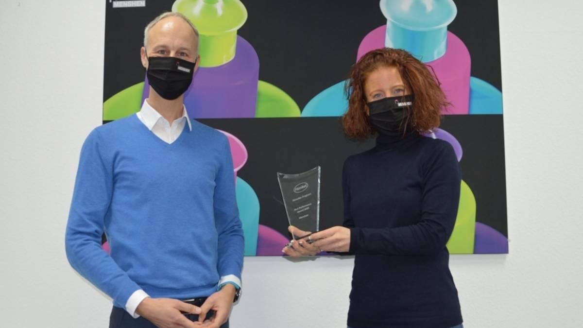 Christian Schulte und Daniela Hoffmann betreuen bei Menshen den Kunden Henkel maßgeblich und freuen sich sehr über den verliehenen Preis.