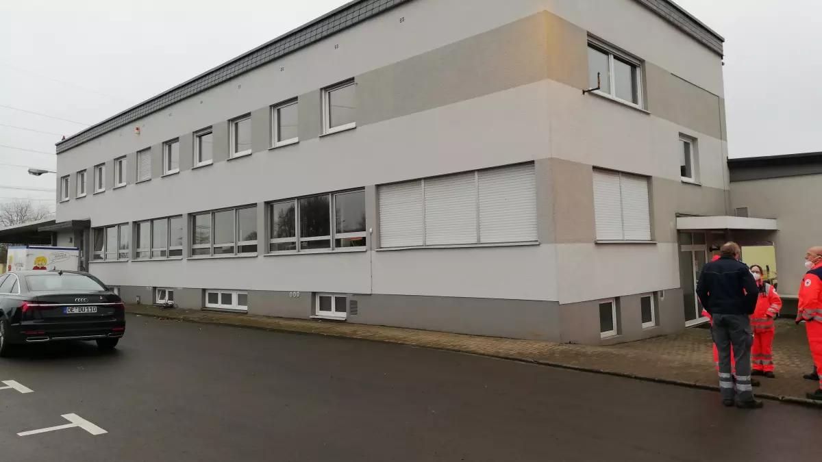 Das DRK-Haus Olpe bietet  einen Fahrdienst  zum Impfzentrum (Foto) an.