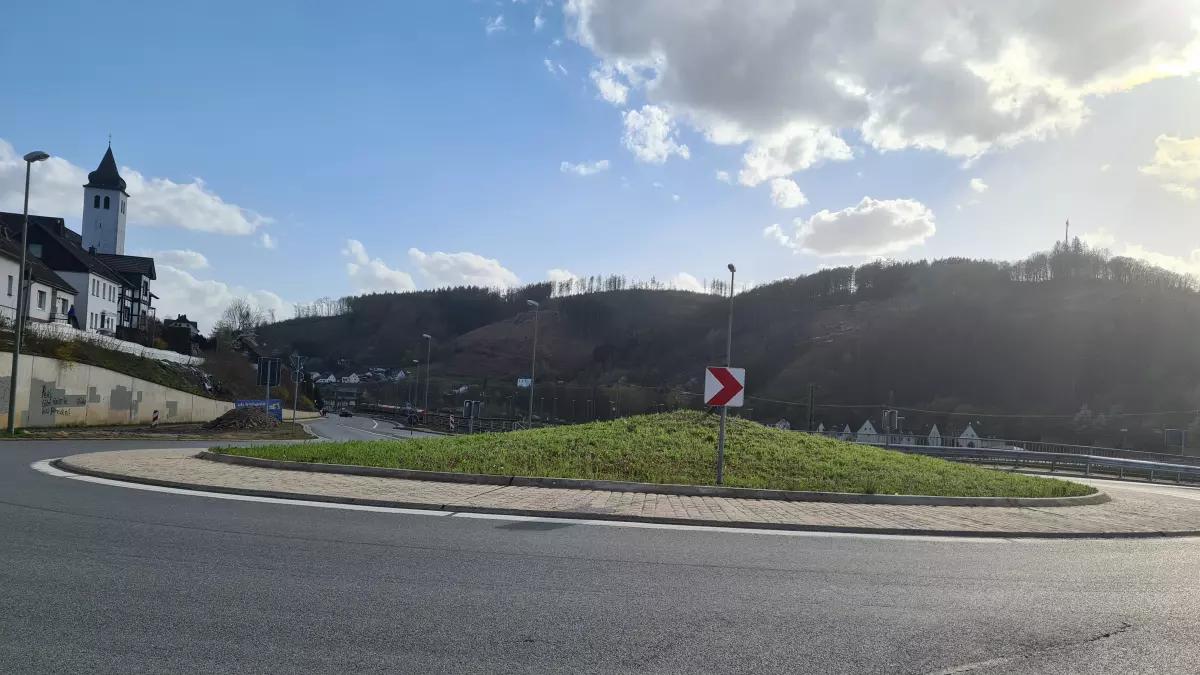 Der Kreisverkehrsplatz B 236/L 539 (Bamenohler Straße/Attendorner Straße) soll neugestaltet werden.