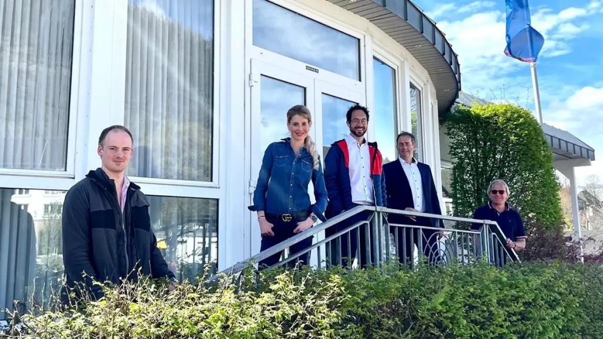 von links: Lukas Winkelmeyer und Kirstin Reska (beide Testzentrum Sauerland), Thomas Stipp und Stefan Göckeler (beide Aktionsring Altenhundem) und Martin Schneider (Schützenverein Altenhundem).