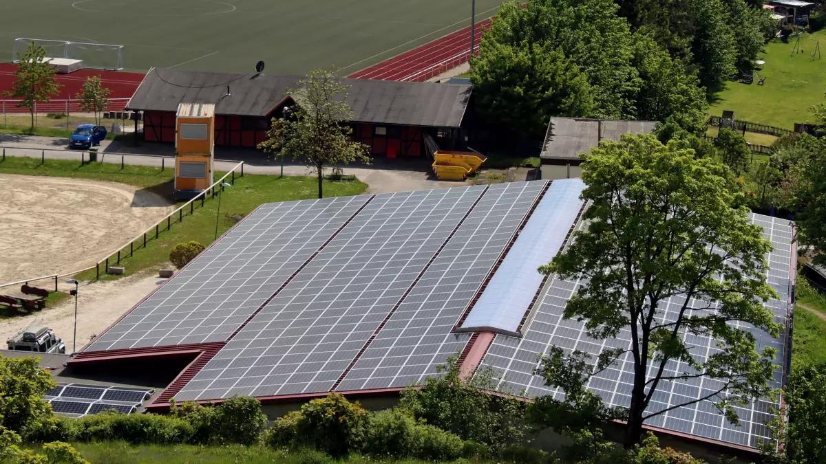 Der Ausbau regenerativer Energien und die Beratung von Unternehmen und Haushalten wird eine der Aufgaben für die neue Klimaschutz-Fachkraft sein.