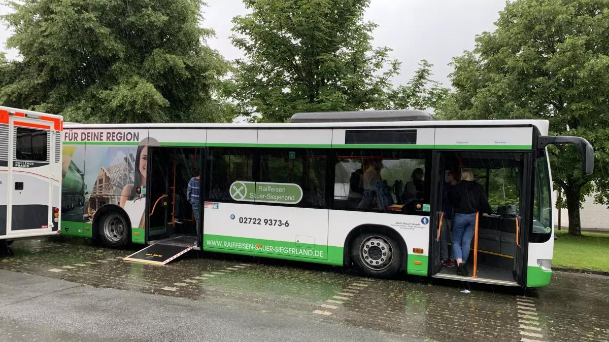 Der Impfbus hält nun in der Gemeinde Finnentrop.