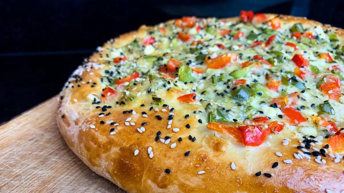 Im zweiten Teil des Sommer-Specials backt euch Melli Heuel ein gefülltes Fladenbrot.