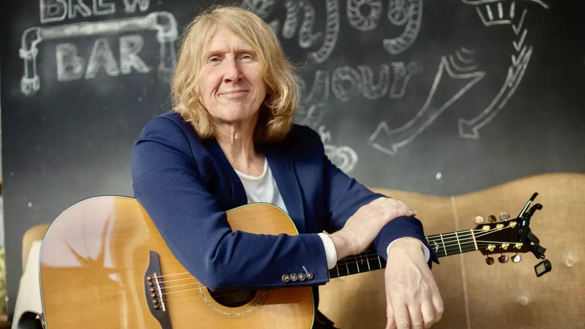 Bernd Klüser tritt in seinem Heimatort auf.