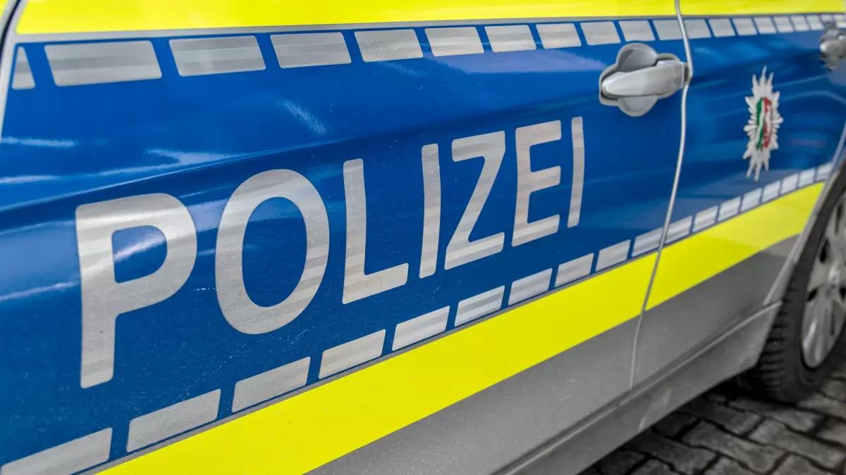 Zwei Verkehrszeichen auf B 517 beschädigt