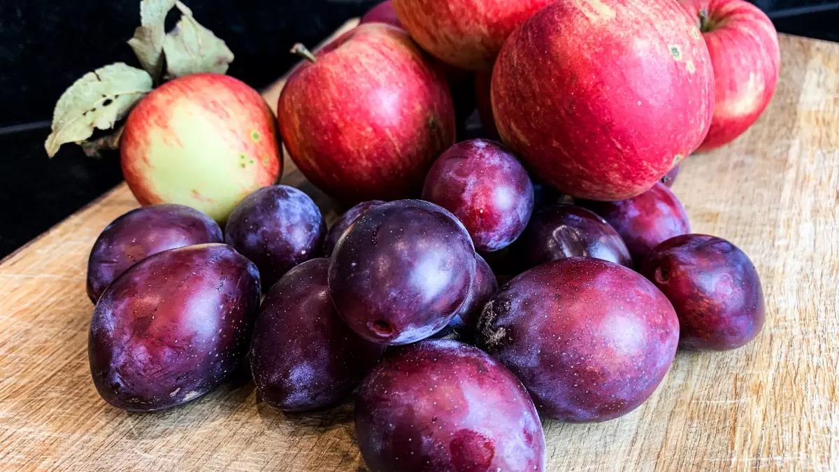 In ihrem Einkoch-Special zeigt euch Melli Heuel, wie ihr saisonale Köstlichkeiten haltbar machen könnt. Heute dreht sich alles um die Zwetschge.