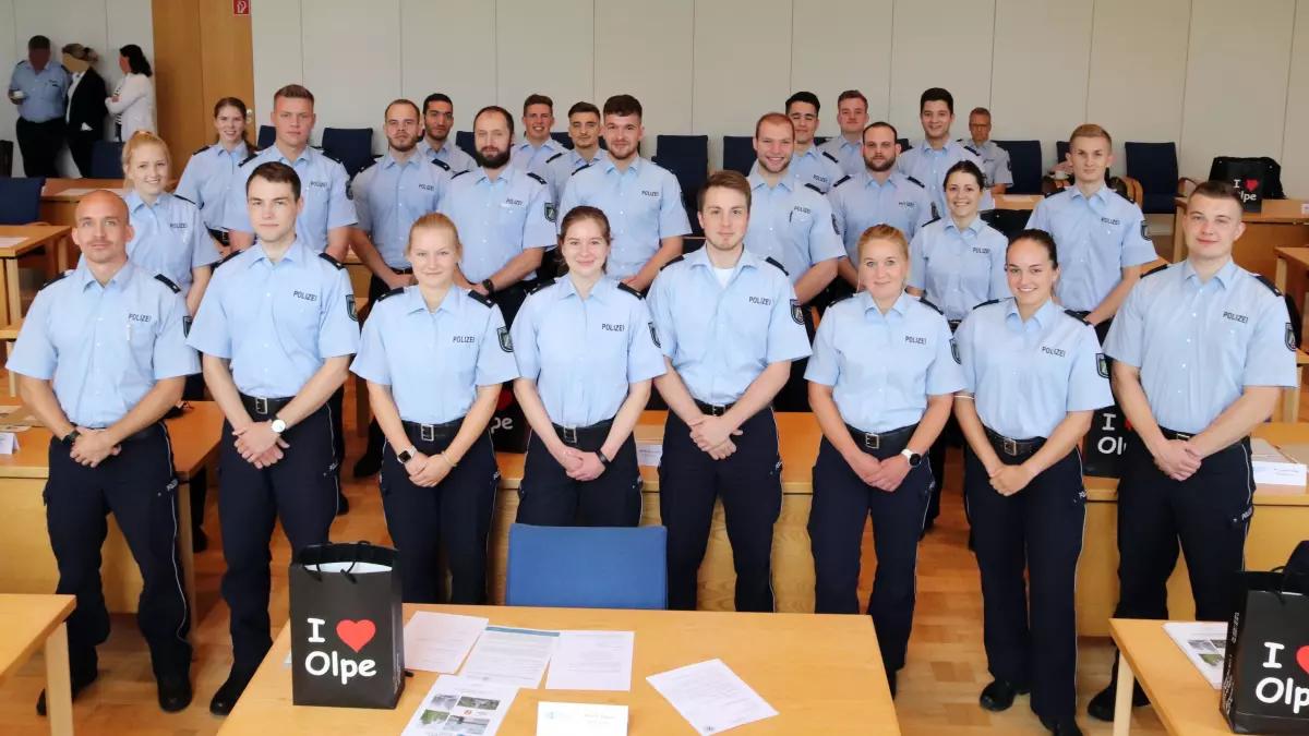 28 Polizisten verstärken ab jetzt die Kreispolizeibehörde Olpe.