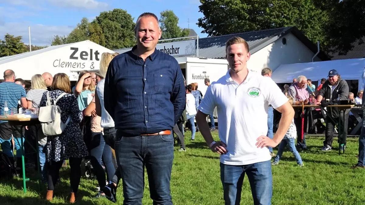 Ortsvorsteher Benjamin Hacke (links) und Steven Ridder (Vorsitzender des Dorfvereins).