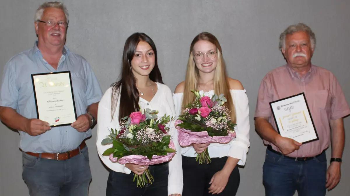 Johannes Hecken, Emely Lips, Pauline Pfeifer und Norbert Schnabel (v.l.) wurden für ihre Treue zum Verein ausgezeichnet.