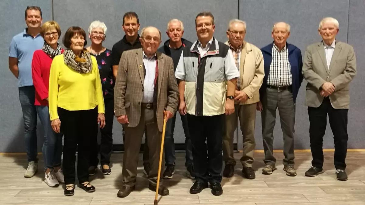 Die Jubilare Markus Kamp, Birgit Feldmann, Elisabeth Clemens, Gisela Sondermann, Bernd Niederschlag, Leo Schneider, Berthold Hetzel, Ansgar Eichert, Bernward Bröcher, Konrad Klör und Werner Stracke.