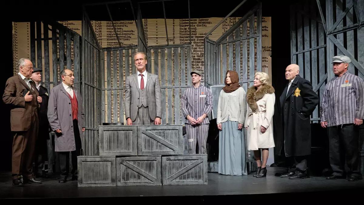 Zwölf Schauspieler der Kulturgemeinde Finnentrop werden die Geschichte Oskar Schindlers in der Festhalle nachspielen.