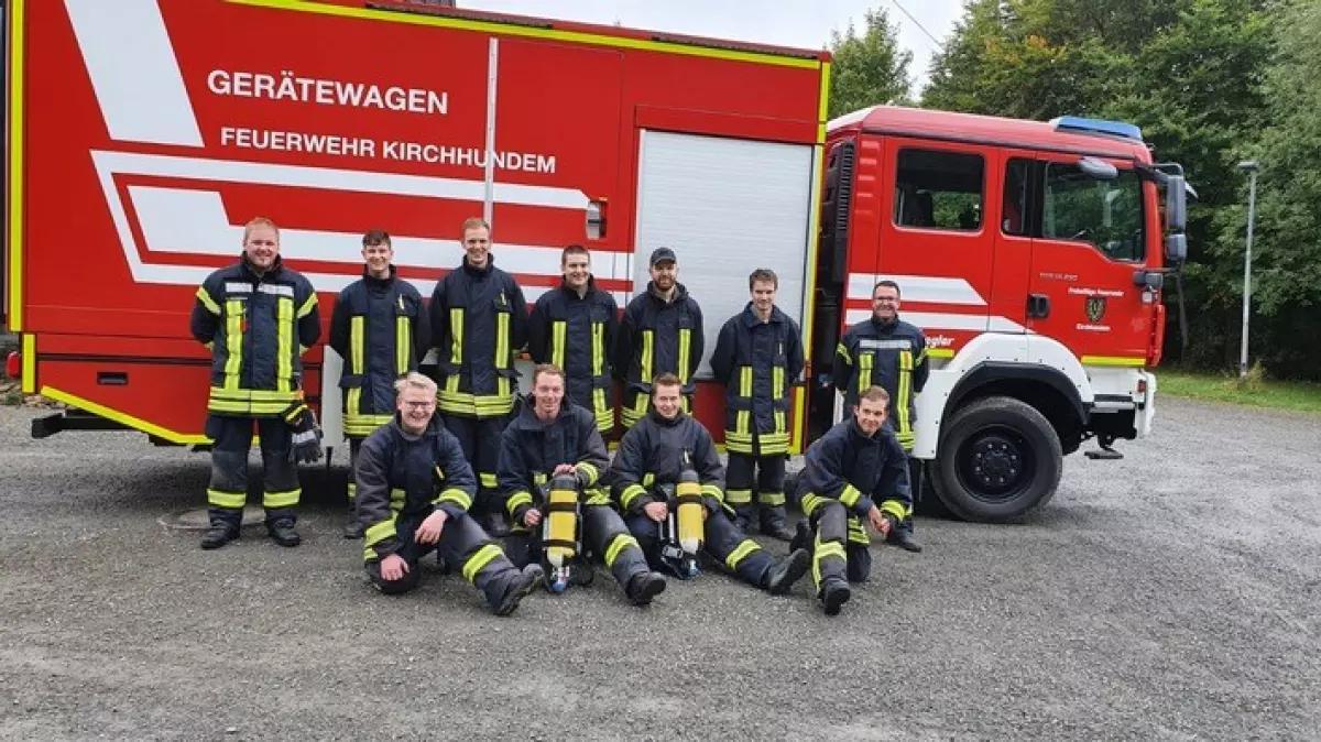 Gruppenbild: Atemschutzgeräteträgerlehrgang 2021 der Feuerwehr Kirchhundem
