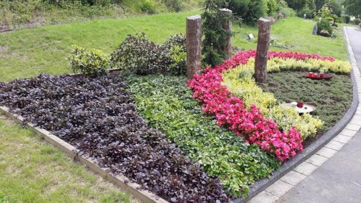 Die Urnengemeinschaftsanlage „Regenbogen“, gestaltet von der Gärtnerei Hochstein.