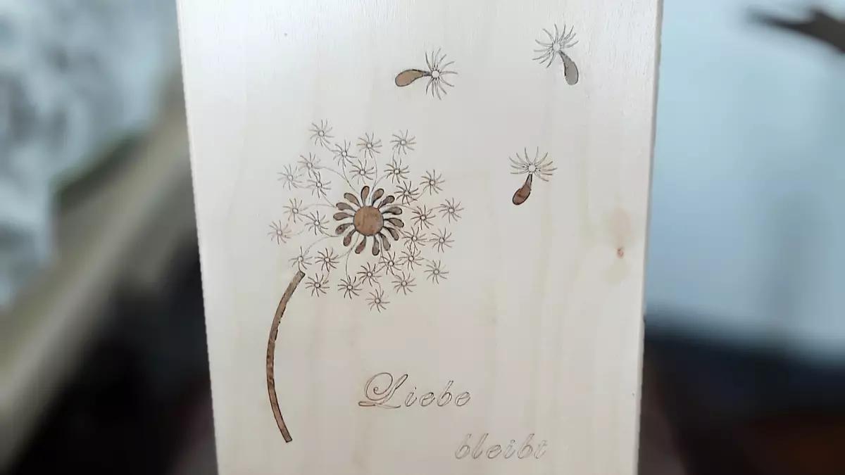 Liebe bleibt - auch nach dem Tod. Nicole Ullrich vom Bestattungsunternehmen Heine hilft den Angehörigen mit Beratung und Erfahrung.