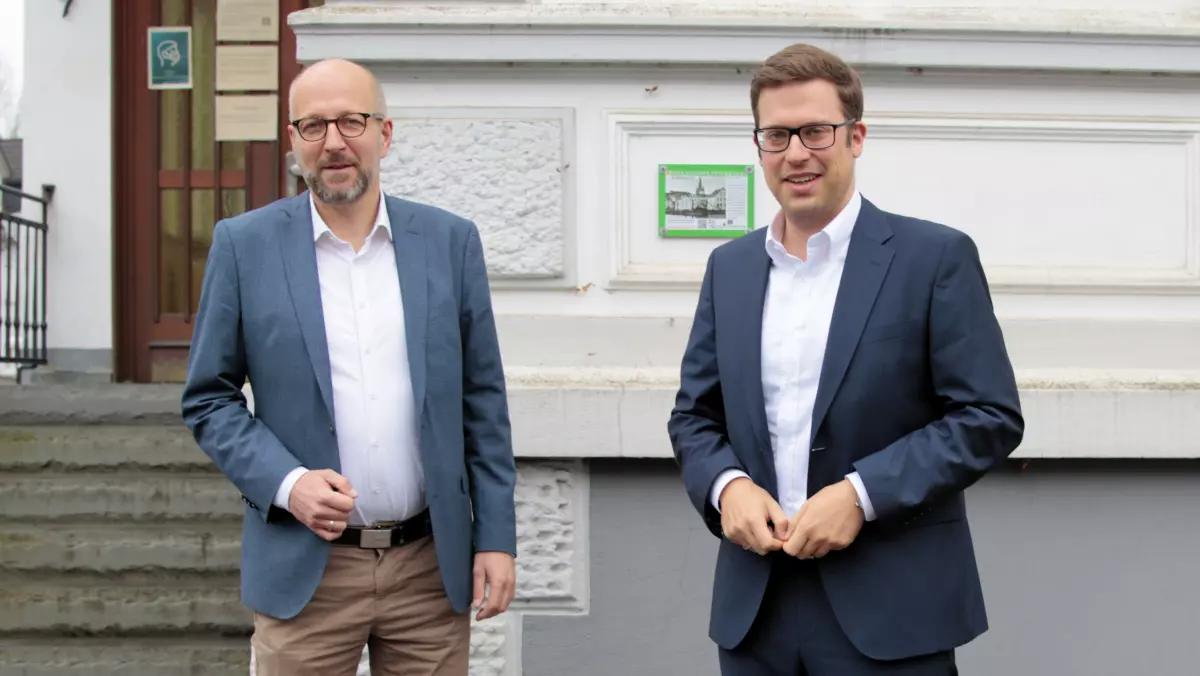 Der neue CDU-MdB Florian Müller (rechts) besuchte „seinen“ Bürgermeister Uli Berghof in Drolshagen.