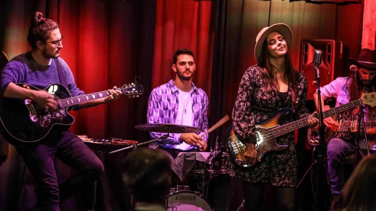 Alina Sebastian & Band begeisterten das Publikum im Schrabben Hof.