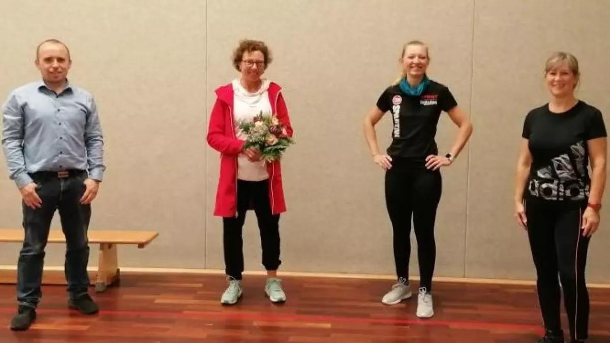 Abschied und Willkommen: (v.l.) Dominik Siebert (TV Oberhundem), Nicola Kleffmann (scheidende Übungsleiterin), Katja Remmel (neue Übungsleiterin) und Conny Lücking (TV Oberhundem).