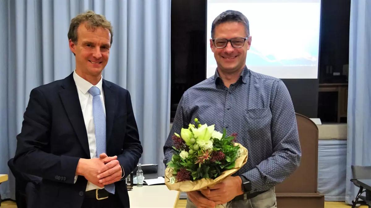 Bürgermeister Bernd Clemens begrüßte Joachim Hochstein (rechts) als neuen Wehrführer