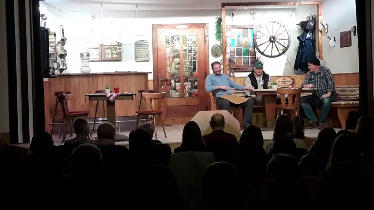 Eine Szene aus der Premieren-Theateraufführung.