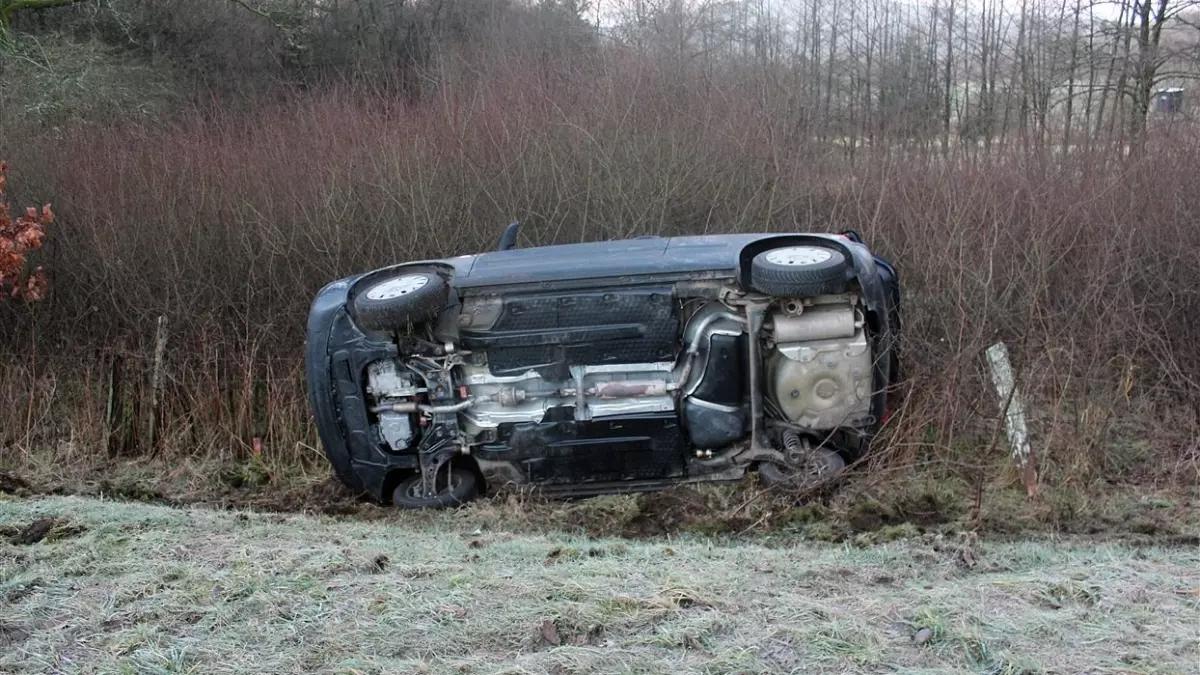 Der außer Kontrolle geratene Wagen kippte auf die Beifahrerseite.