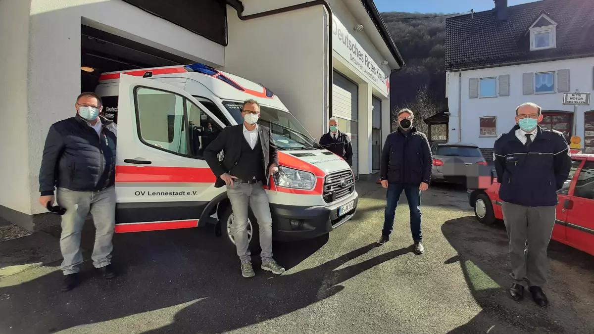 Auch Lennestadts Bürgermeister Tobias Puspas war zu Besuch im DRK-Testzentrum in Meggen.