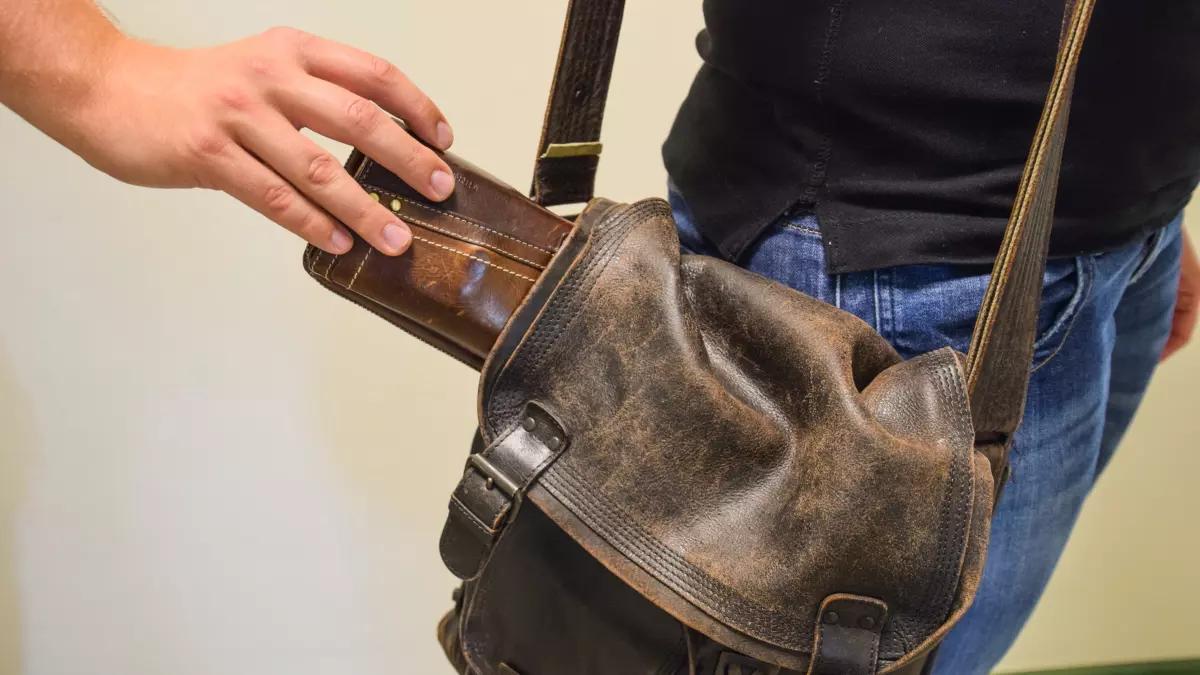 Symbolfoto Taschendiebstahl