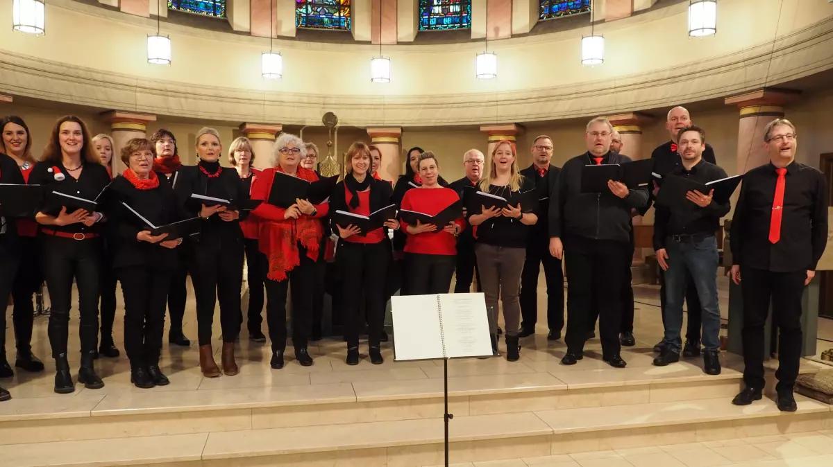 Der Chor „Just Voices“ Altenkleusheim beim Auftritt im Wohngut.