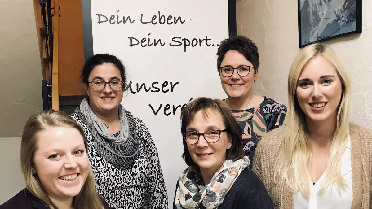 Der neue Vorstand des Schwimmclubs Schwarz-Weiß Attendorn.