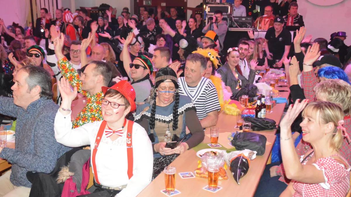 Auf ein volles Vereinsheim,