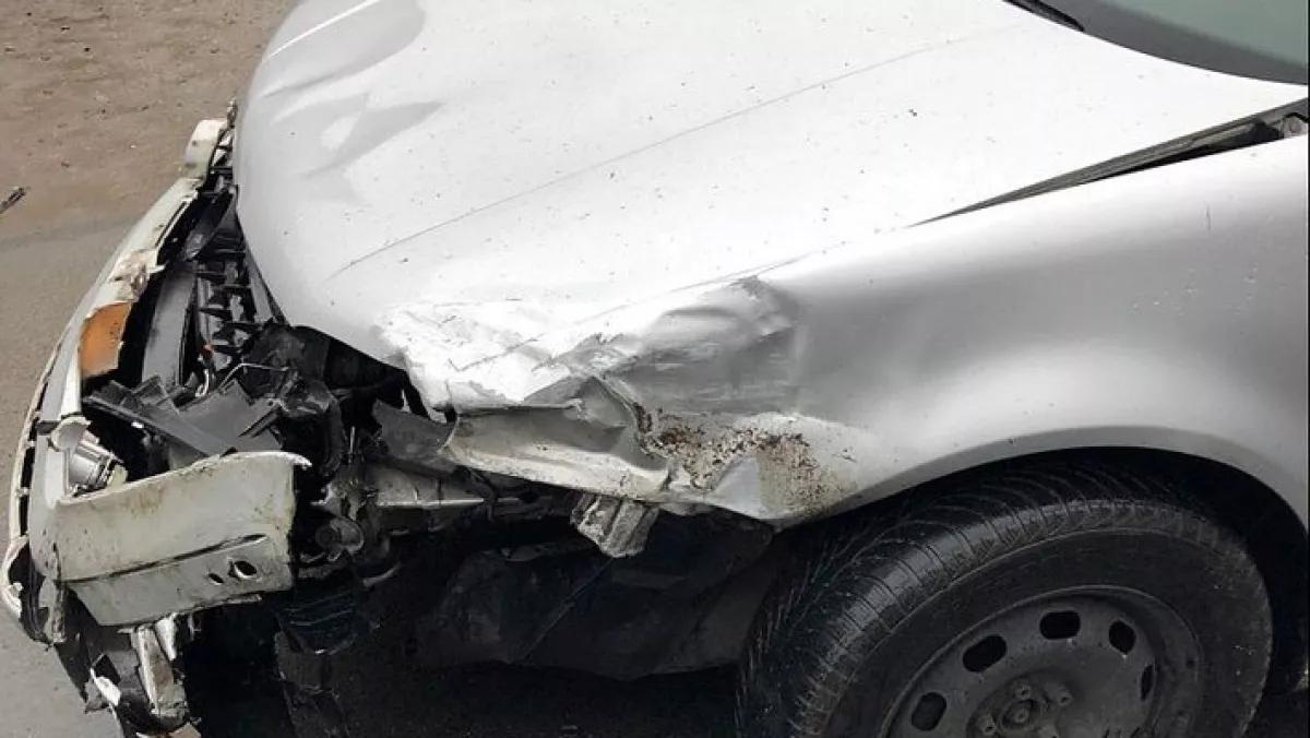 Einer der beschädigten Pkw.