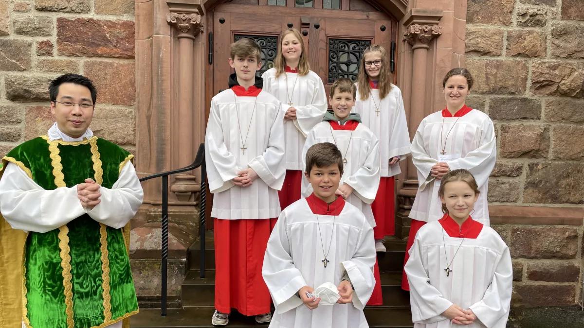 Die zwei neuen Messdiener wurden herzlich in Kirchhundem aufgenommen.