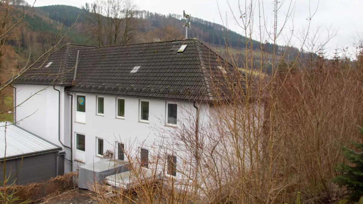 Der hintere Anbau der ehemaligen Grundschule Langenei soll abgerissen werden. Dort ist die Kleine Kunstschule untergebracht.