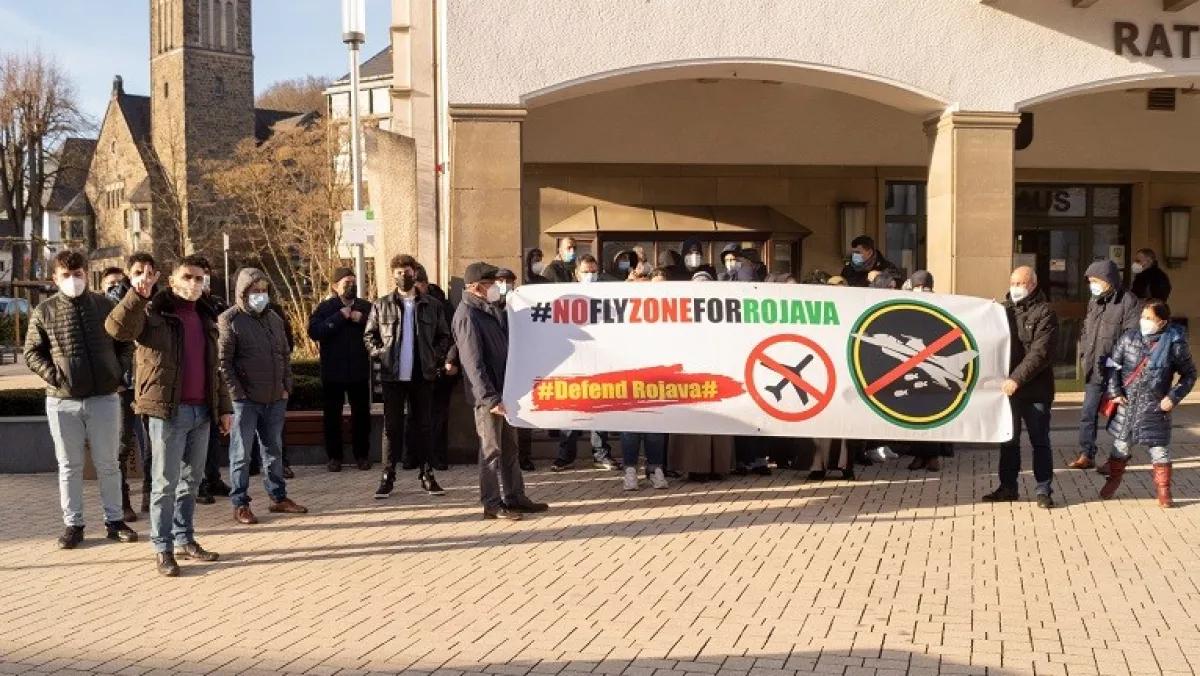 Rund 50 Menschen fanden sich zur Kundgebung der kurdischen Bürgerinitiative in Attendorn ein.