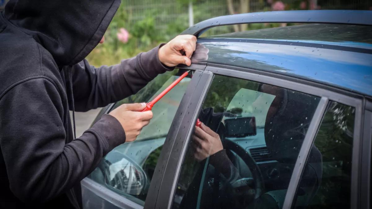 Unbekannte entwenden in Ennest Audi Q5