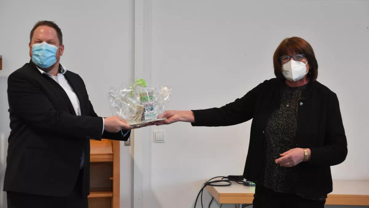 Bernadette Gastreich verabschiedete Jens Nagel.