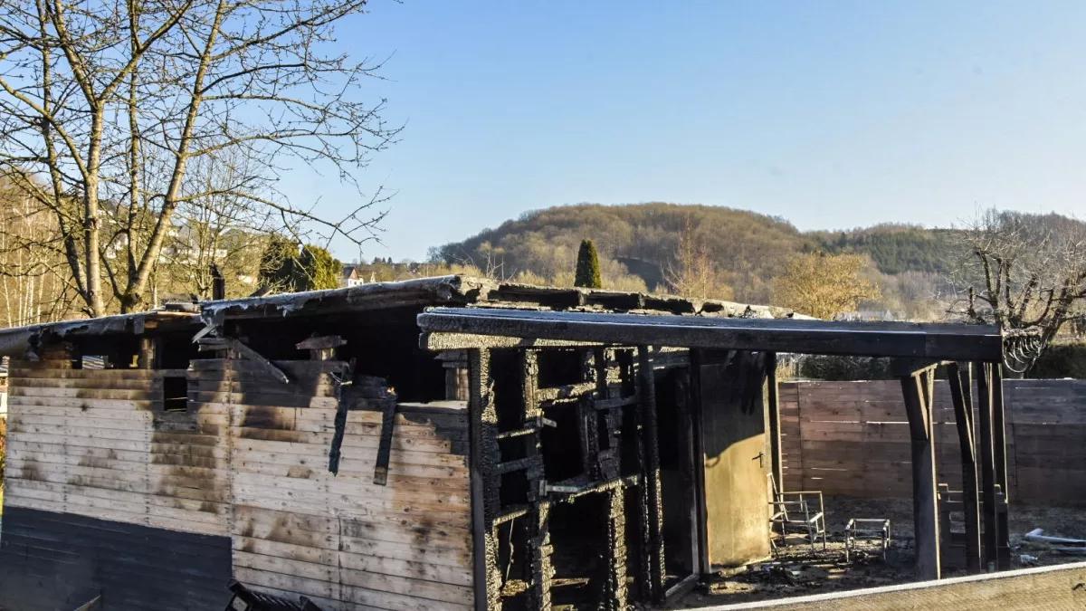 Die ausgebrannte Gartenhütte in Bamenohl.