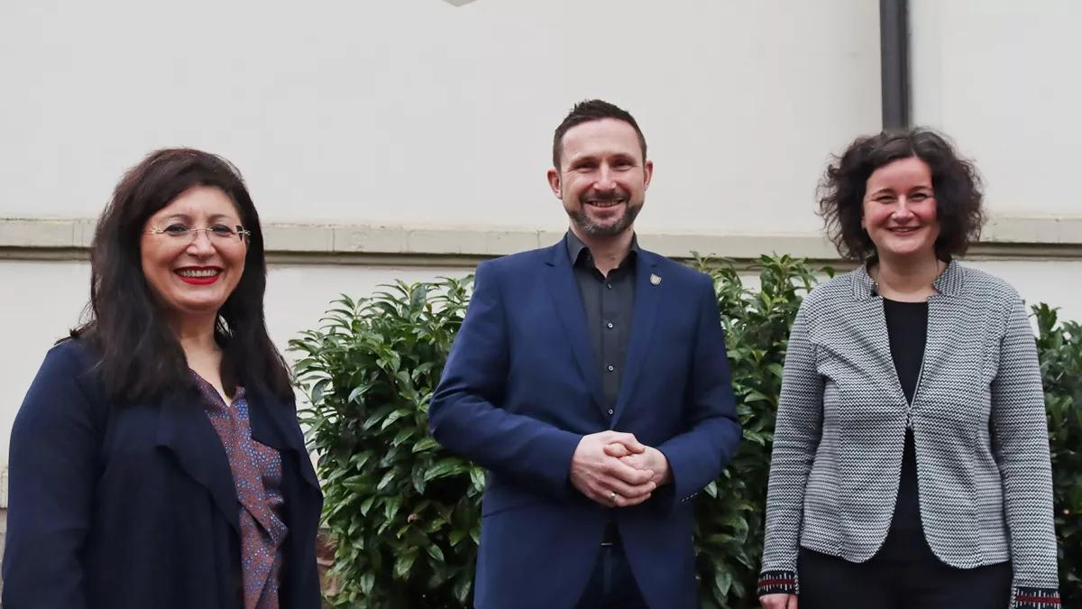 Die SPD-Bundestagsabgeordnete Nezahat Baradari (links) besuchte Kirchhundems Bürgermeister Björn Jarosz und Verena Gräbener.