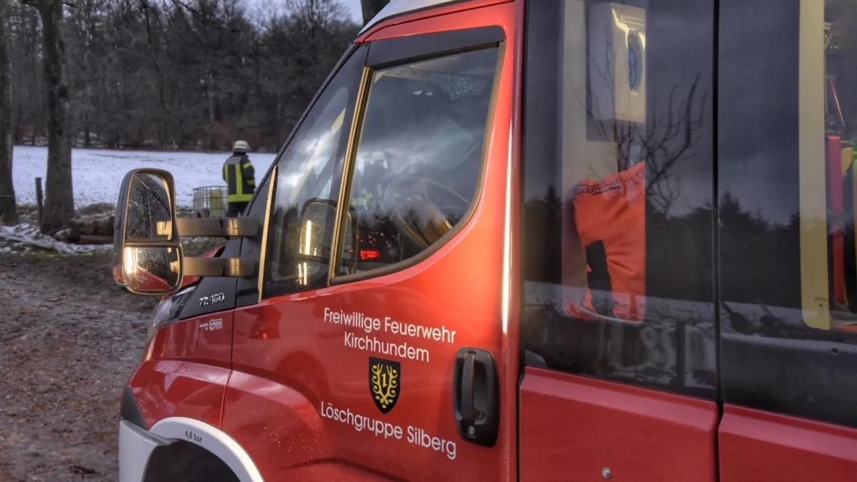 Die Feuerwehr der Gemeinde Kirchhundem befreite am Montag, 21. Februar, eine Kuh, die in einen Wasserbehälter gefallen ist.