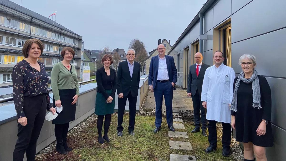 Von links: Mechthild Lütticke; Dr. Christine Menges; Christel und Dr. Dieter Schopp; Dr. Gereon Blum; Wilhelm Rücker; Dr. Michael Mansour; Susanne Olberg.