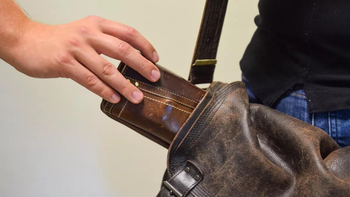 Symbolfoto Taschendiebstahl