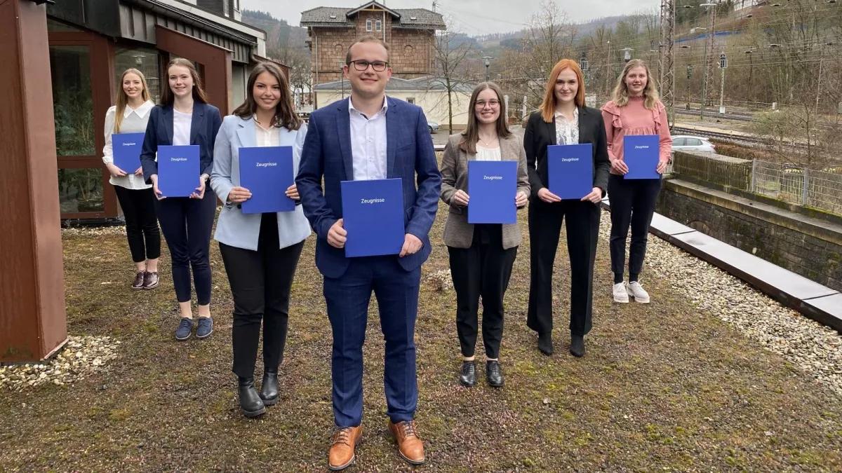 Luisa Kramer, Michelle Tigges, Dafina Qelaj, Henning Zöllner, Jana Hupertz, Stefanie Cramer und Leonie Johanning (von links).