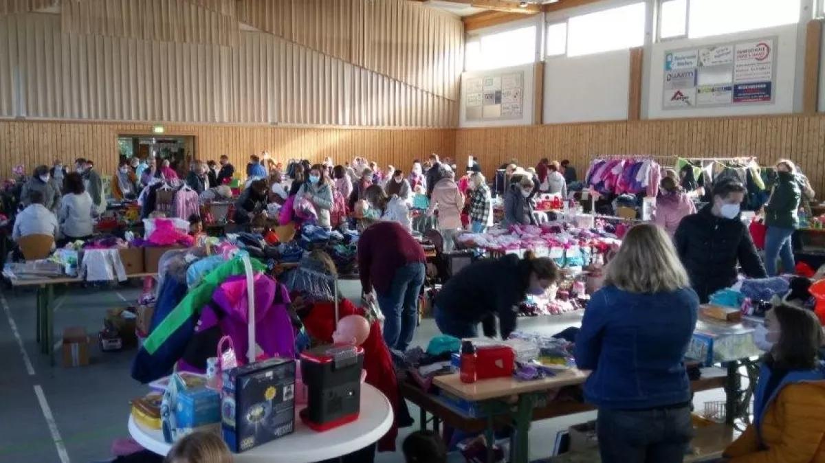 In der Dorfgemeinschaftshalle Hünsborn findet wieder ein Flohmarkt rund ums Kind statt.