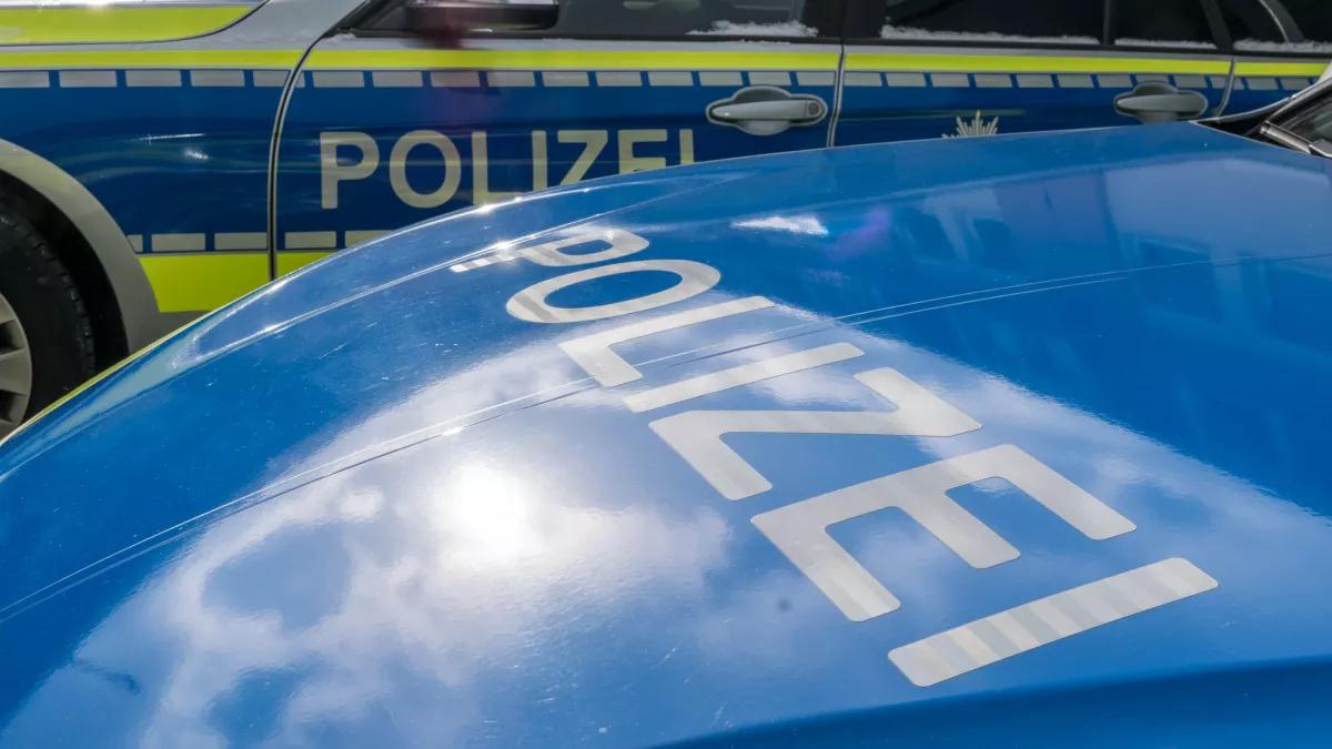 Radfahrer fährt in Attendorn auf Pkw auf