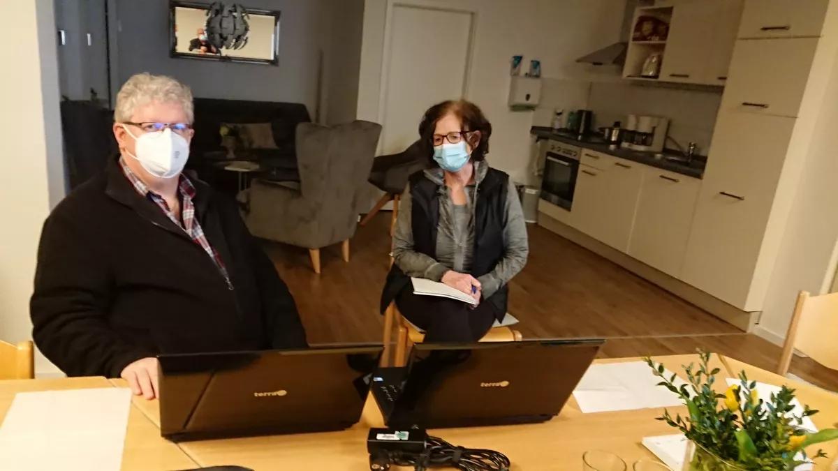 Mit Hilfe der Laptops soll die deutsche Sprache erlernt werden.