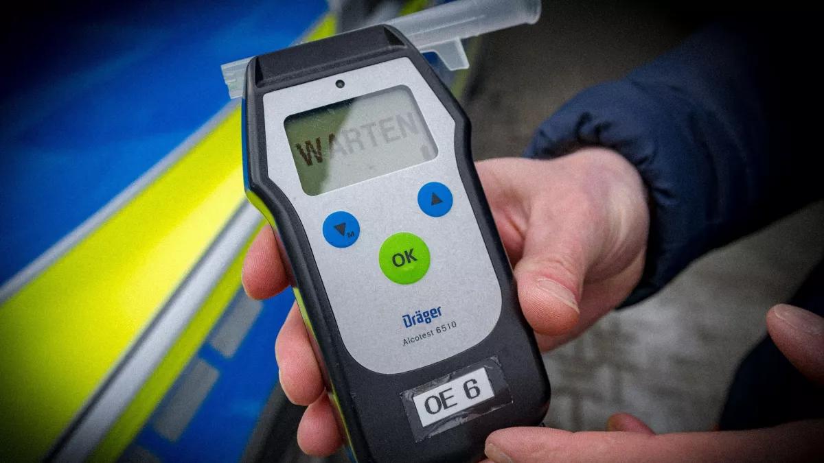 Betrunkener Fahrer flüchtet von Unfallstelle