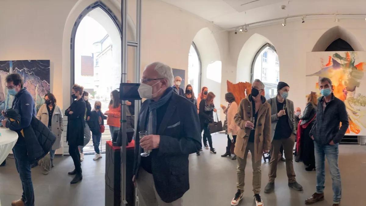 Schon bei der Vernissage herrschte regtes Interesse an der Ausstellung.