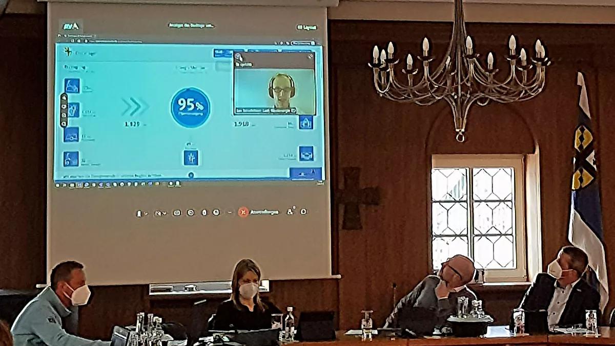 In der Sitzung der Stadtverordnetenversammlung wurde der Energie-Monitor vorgestellt.