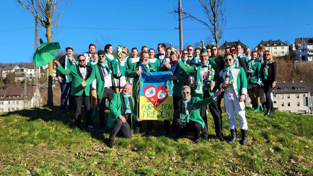 Gut gelaunt waren die Finnentroper Karnevalisten am Rosenmontag on Tour.