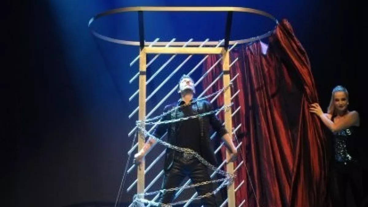 Peter Valance, ein Meister der Magie, ist bei der Kulturgemeinde Finnentrop zu Gast.