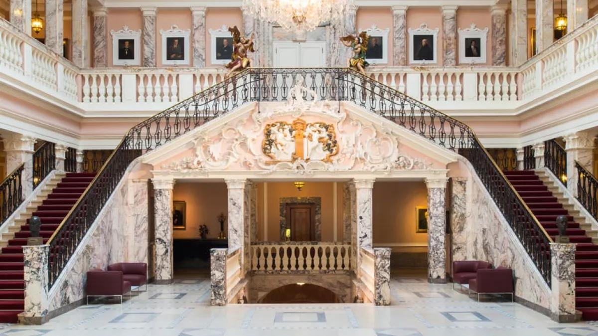 Ein Highlight der Fahrt ist die Besuch der Sektkellerei Henkell.